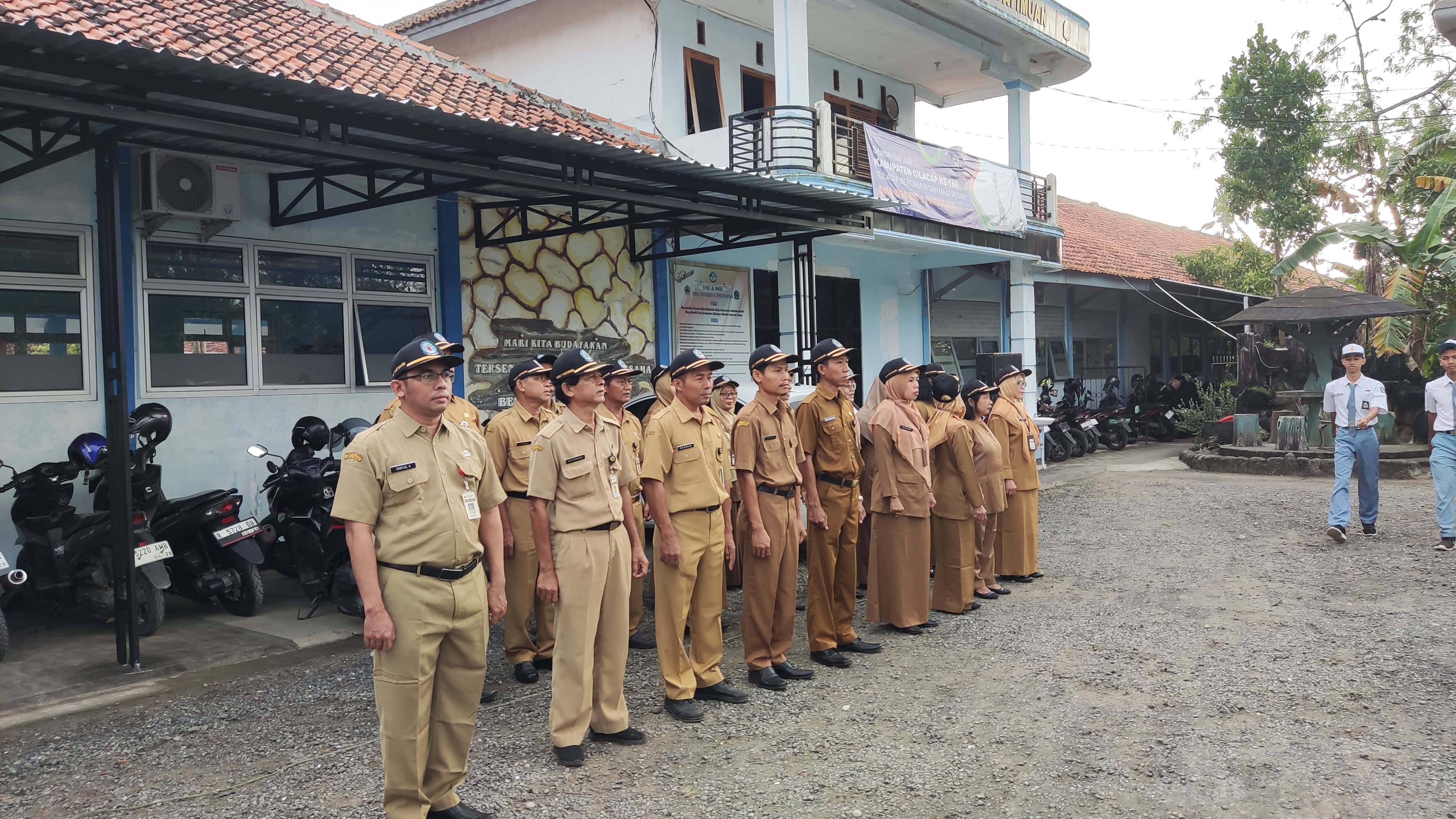 Upacara Pembukaan MPLS Ramah SMA Negeri 1 Patimuan Tahun Pelajaran 2025/2026